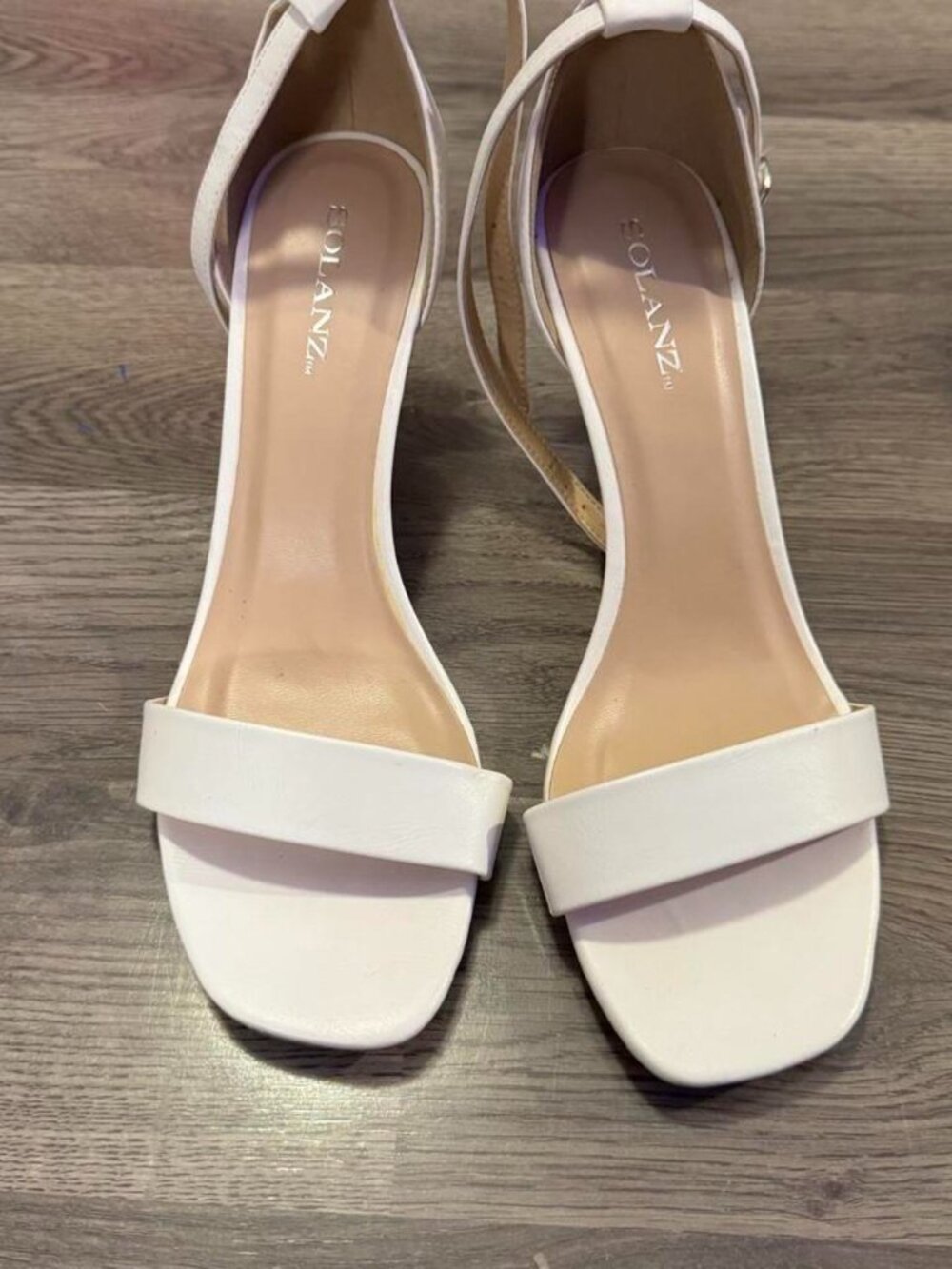 Women's White and Cream Courts
